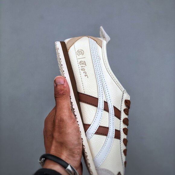 Onitsuka Tiger Retro Leather Sneakers - Picture 3 of 9